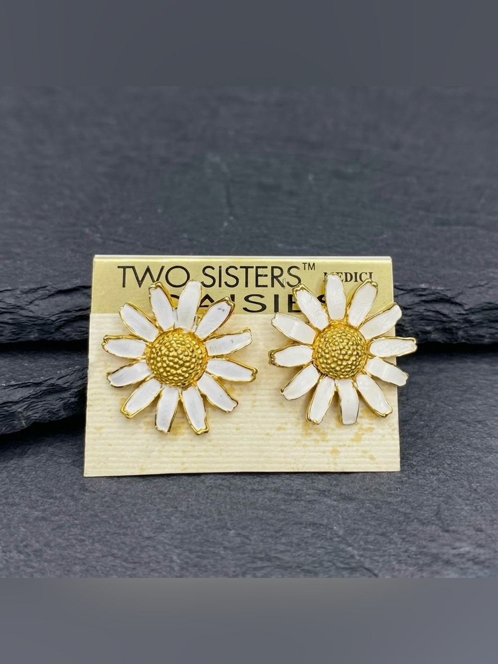 Vintage 90s Two Sisters Medici White Enamel Daisy Flower Pierced Earrings Retro